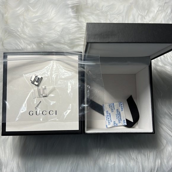 Gucci watch 💯 Authentic G Timeless | authentic with original packaging - Picture 3 of 9